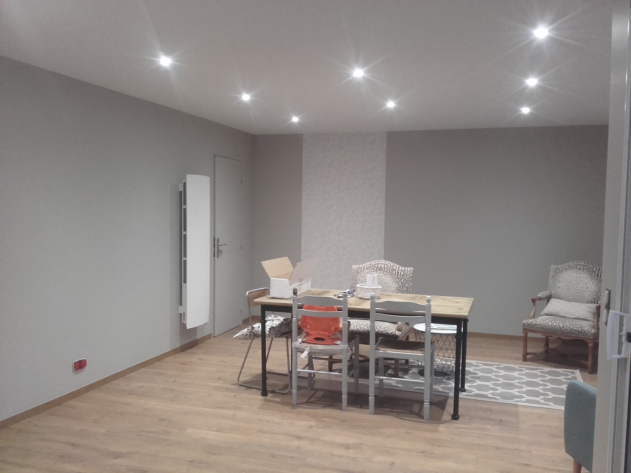 Rénovation d'un séjour en peinture, dans des tons modernes