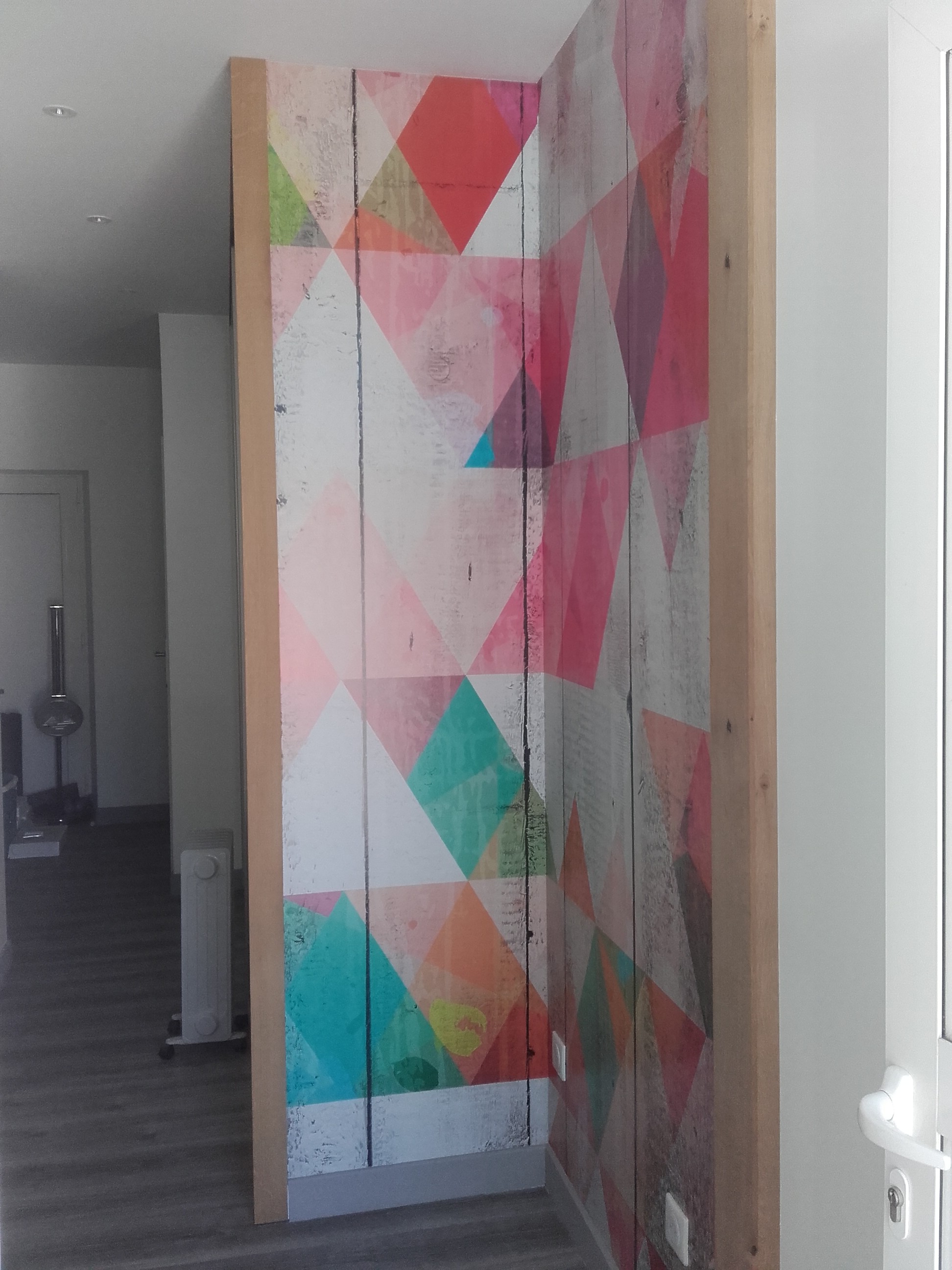 Pose d'un joli papier géométrique pour cette entrée